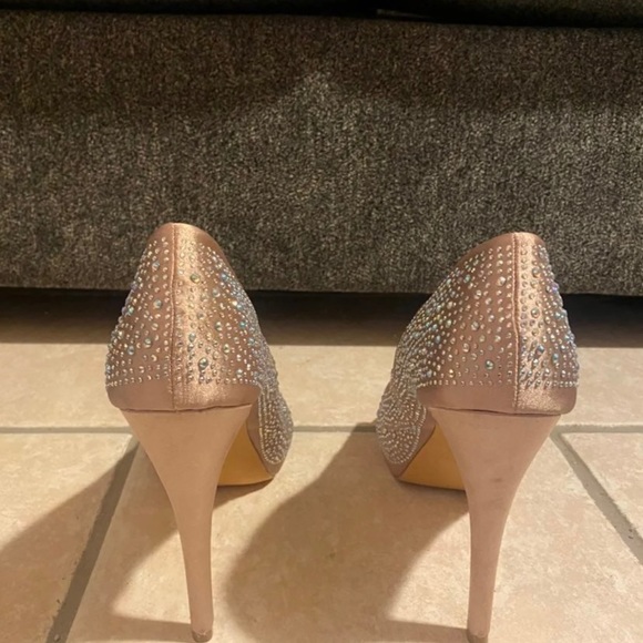 Champagne peep toe heels with rhinestones - Picture 3 of 7